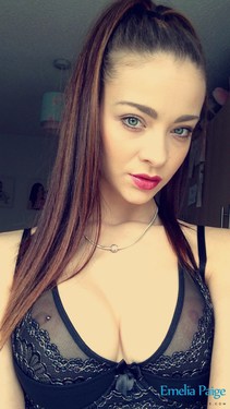 Emelia Paige Sexy Selfies - 00