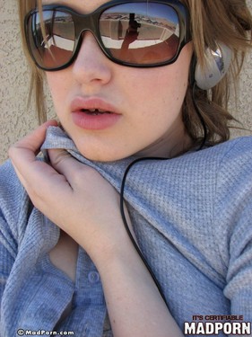 Hot Amateur Babe Evelyn - 09