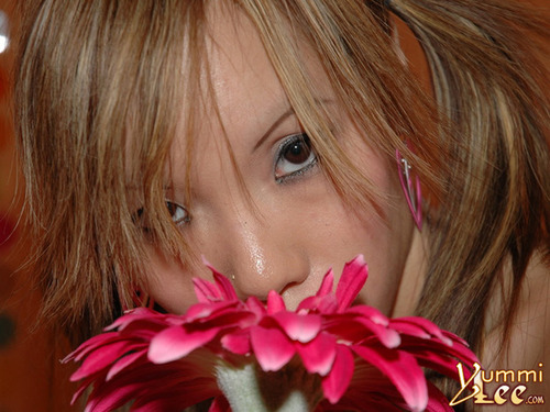 Asian Babes Yummi Lee Flower - 01