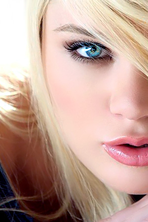 Stunning Blonde Alexis Texas Stripping via Digital Desire