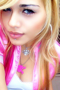  in "Gorgeous Alternative Hottie Selfpics" via myalternativegf.com