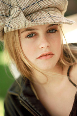 Alicia Silverstone in "ReallyCelebs Alicia Silverstone" via reallycelebs.com