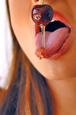  in "Sandra Shine COME UP TO BEAUTY By Ron Harris" via harris-archives.com