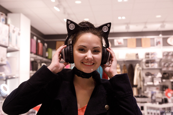 Shopping N Flashing - 06